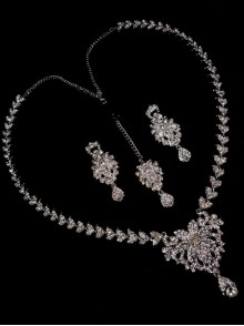 Stonestudded Jewelry Set